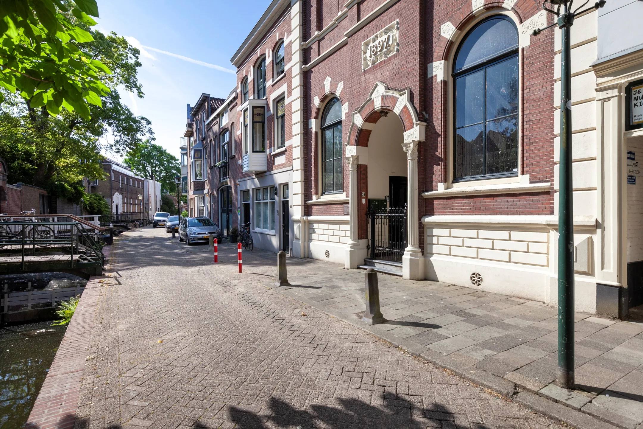 The Peperstraat 20 church building in Gouda, seen along the street on a summer day.